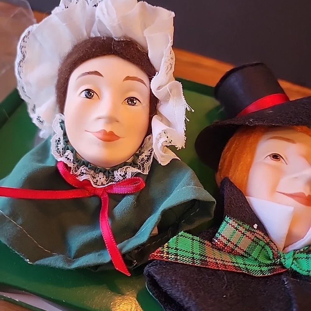 Department 56 Heritage Village Vintage Set of 2 Carolers with Original Box 1980s